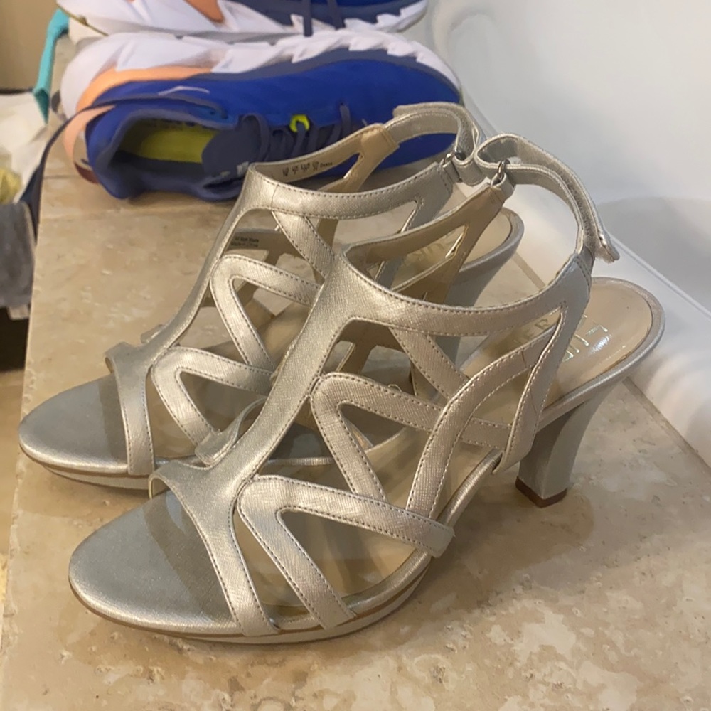 Silver Naturalizer Heels Size 7.5